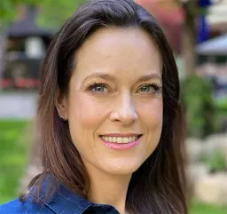 Photo of Andrea Thomas, DVM, Ph.D.