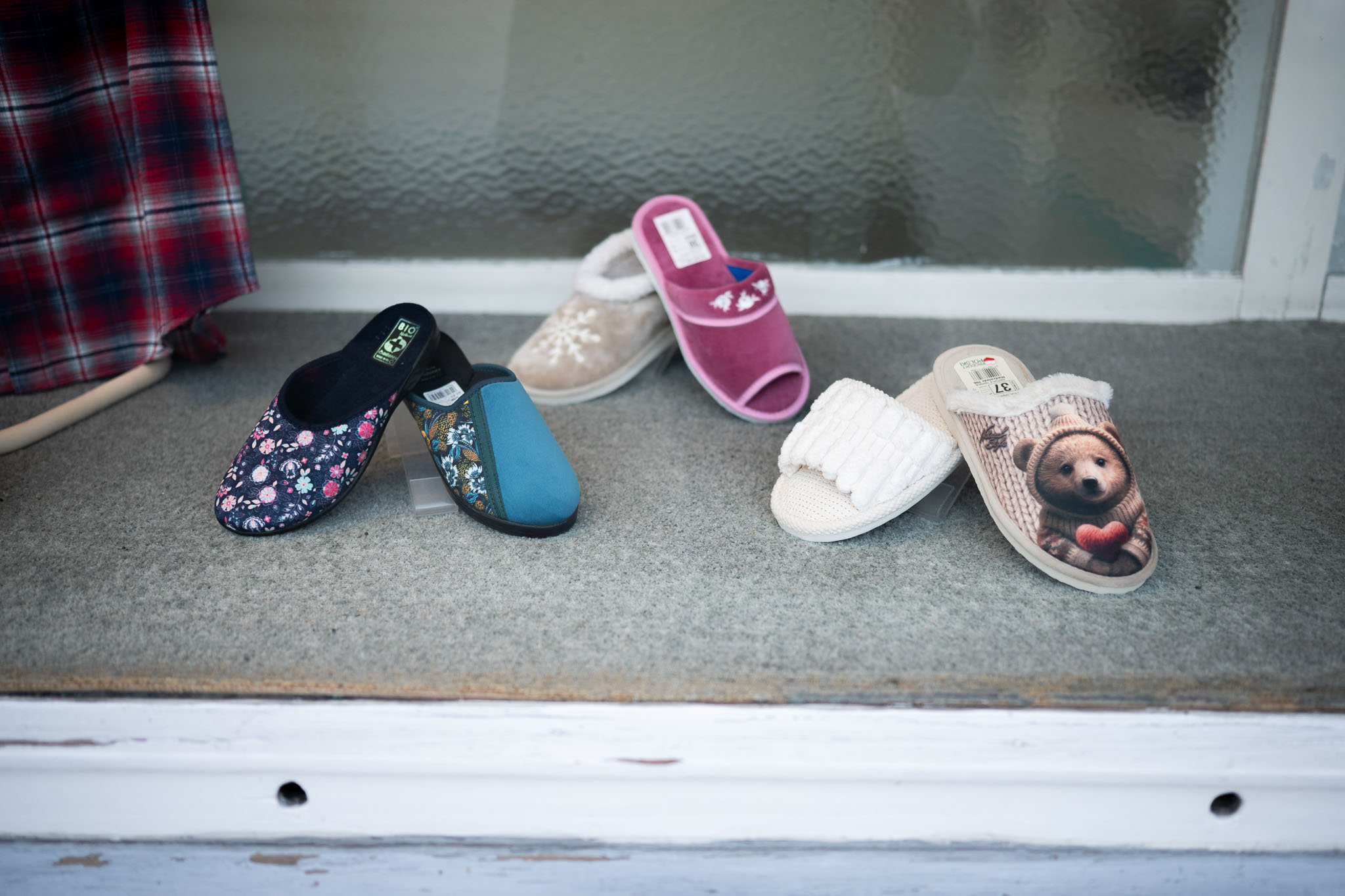 Singles - Image 11