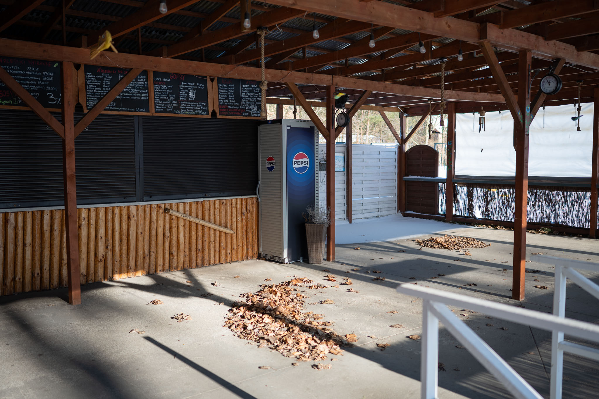 Off season - Image 8