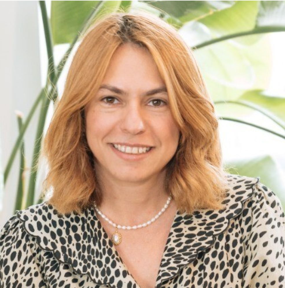 headshot of Iulia Tudor