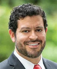 Headshot of Pedro Diaz De Leon, director of Sikich. 