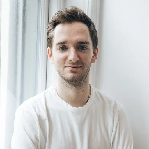 Headshot of Eric Mogil, Chief Growth OIfficer at RADAR.