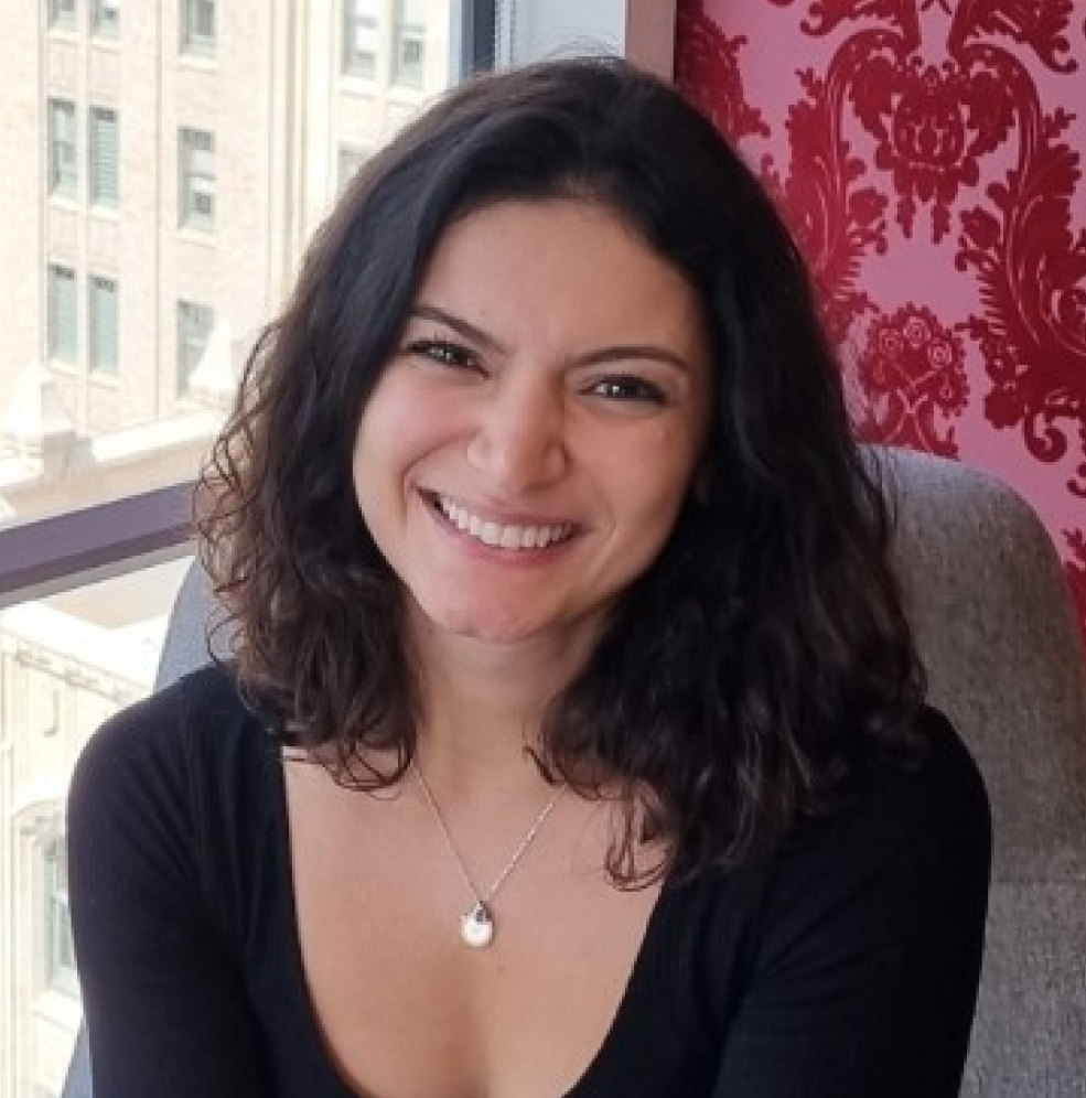 headshot of Amanda Domingues