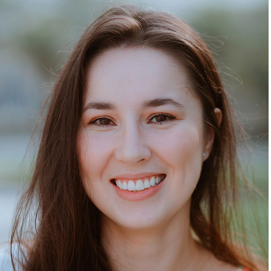 headshot of Patricia De Vargas