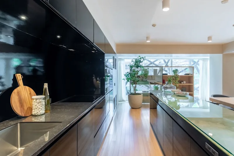 East Residence, Kitchen