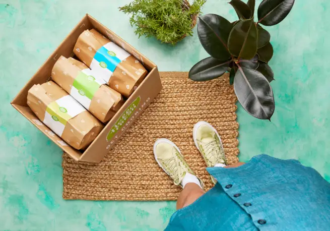 An image showing a Hello Fresh delivery and how the box is packed