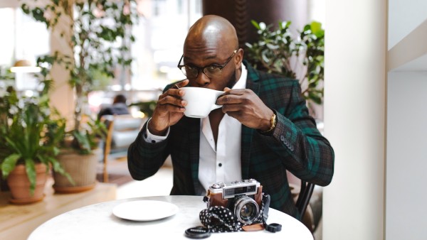 Man sitting at a table and drinking coffee