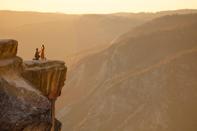 Couple proposing in Yosemite