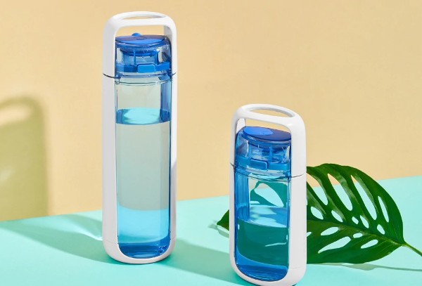 A large and medium sized Kor for life water bottle - sustainability and environmentally friendly.