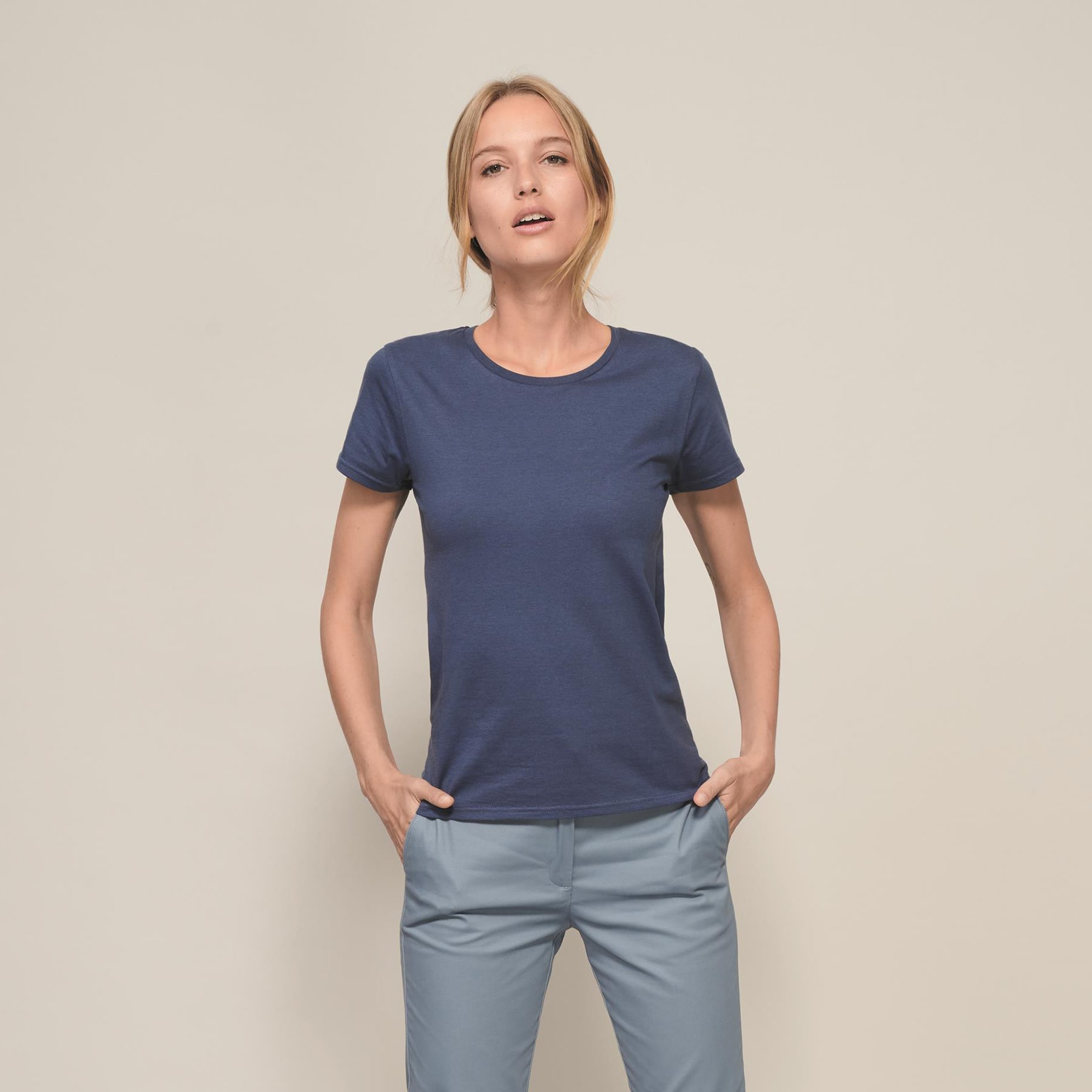 Duurzaam-basic-slim-fit-pasvormvrouw-min