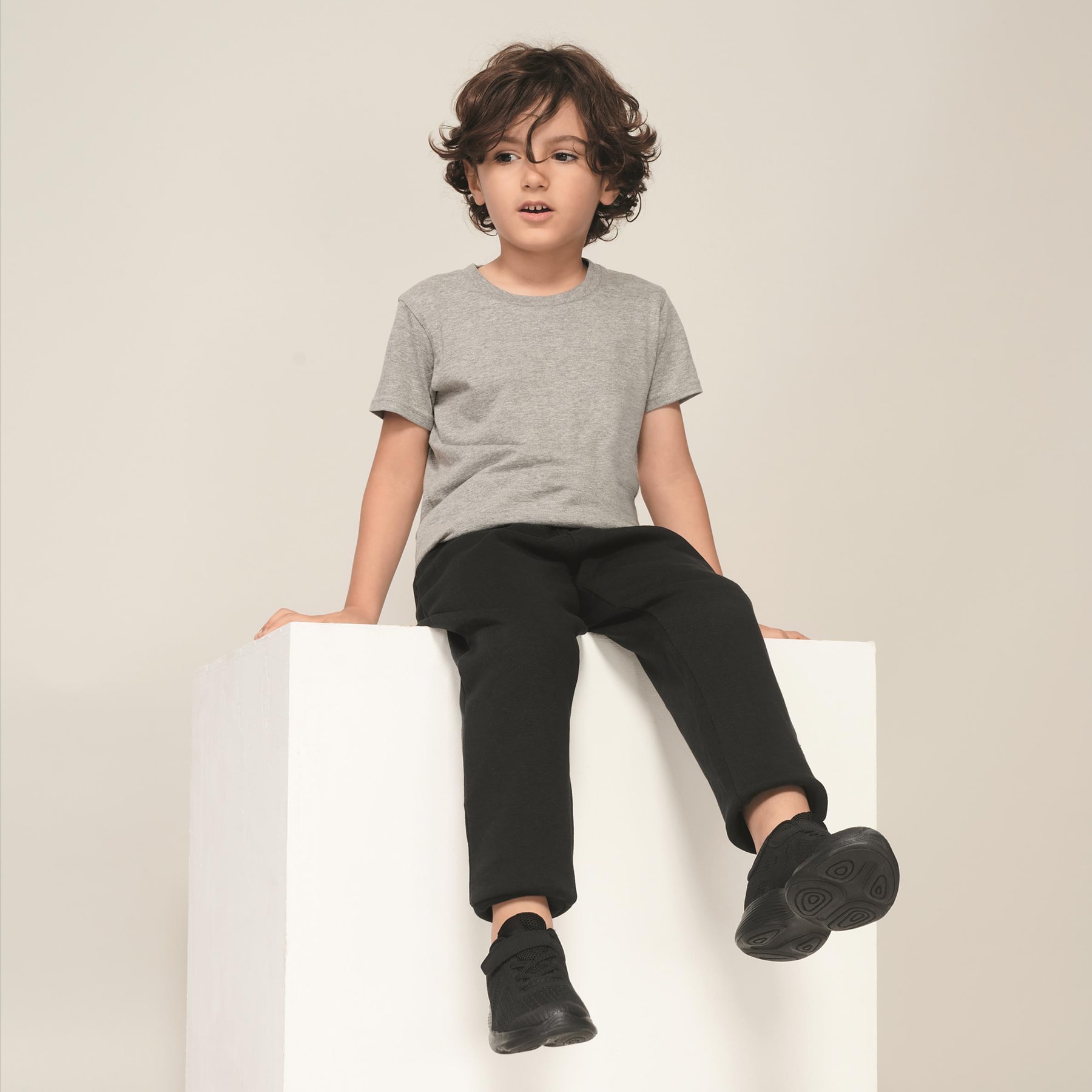 Duurzaam-basic-kids-slimfit-pasvorm-min