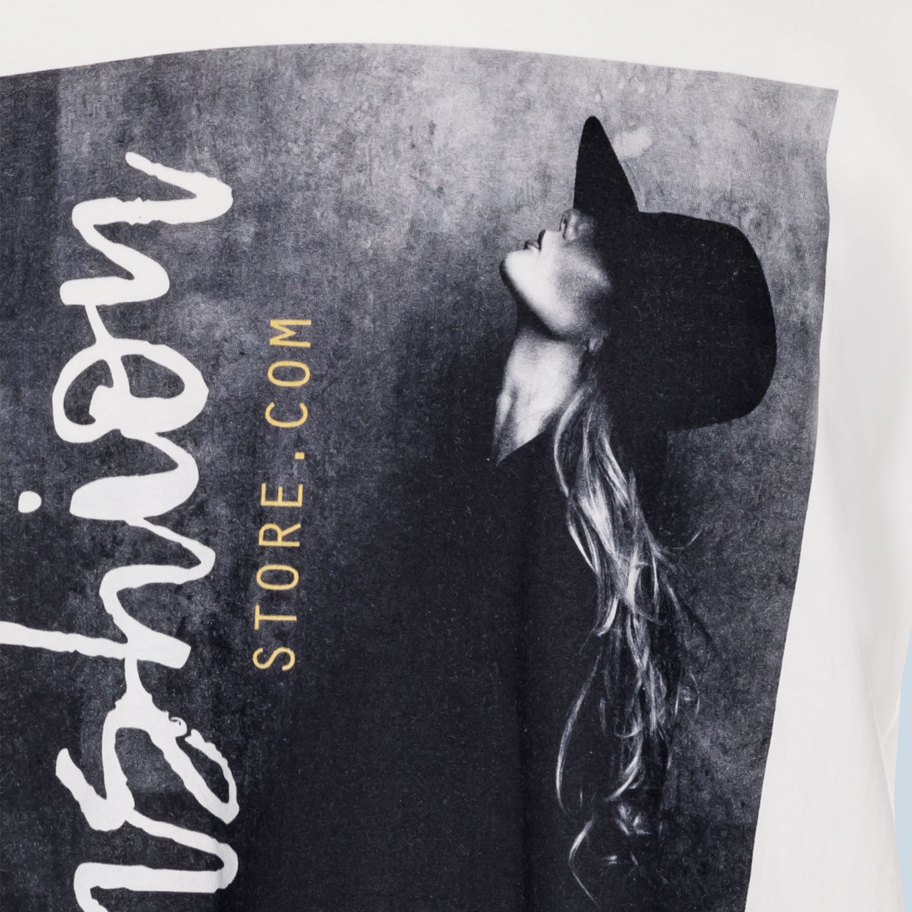 Basic-shirt-met-v-hals-digitaal-min