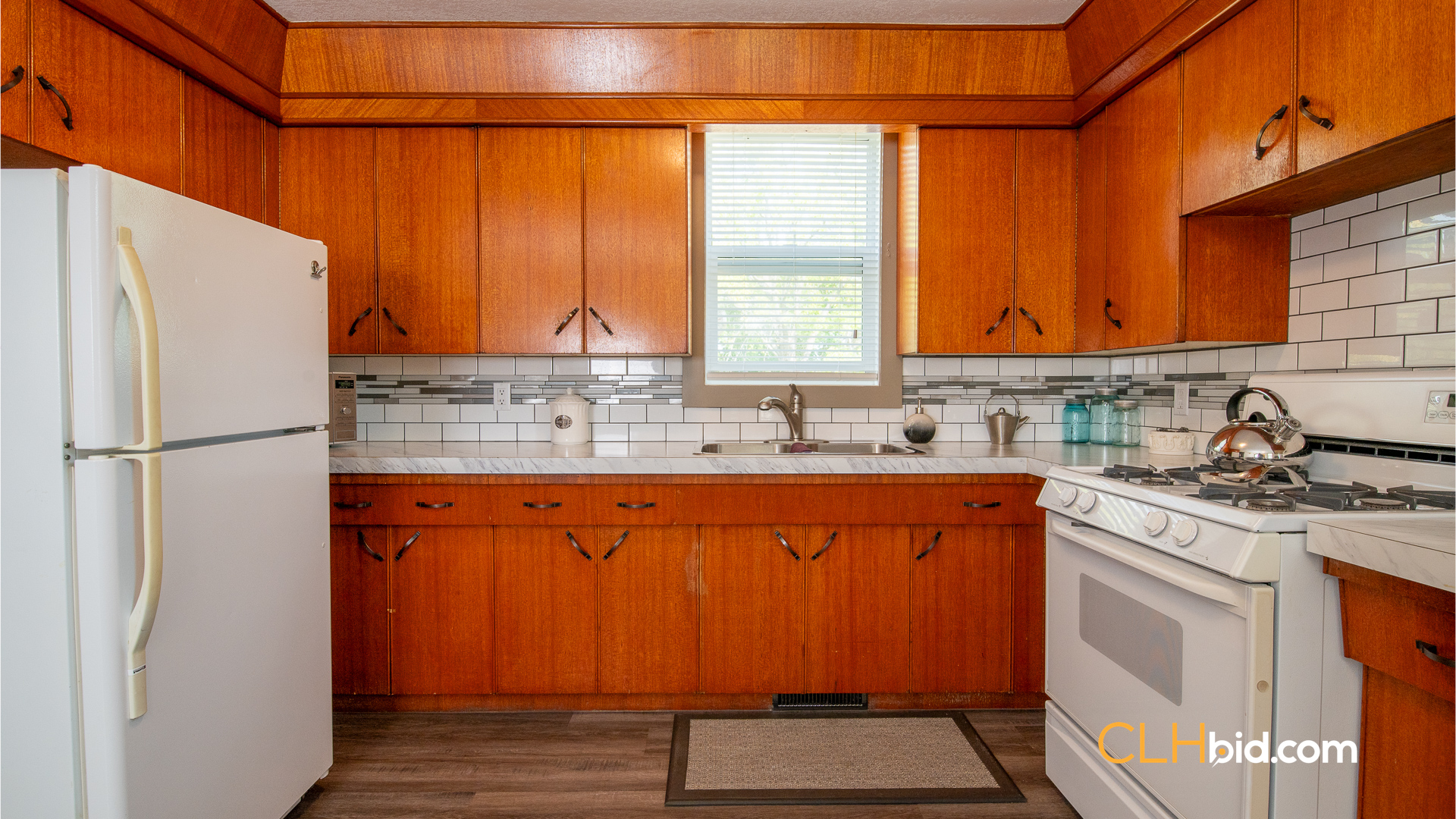 Web-SmallTownCharmInterior-2