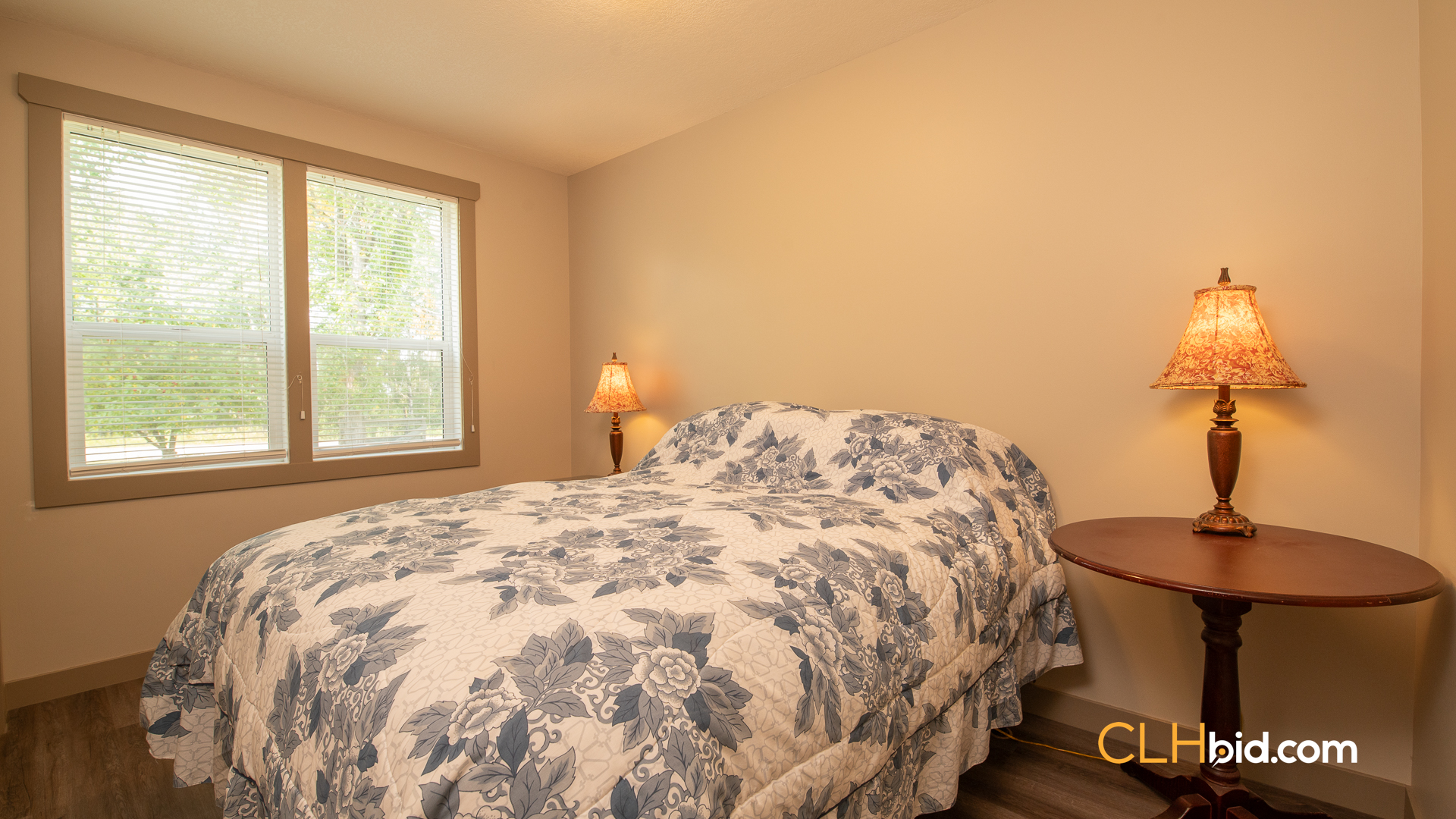 Web-SmallTownCharmInterior-4