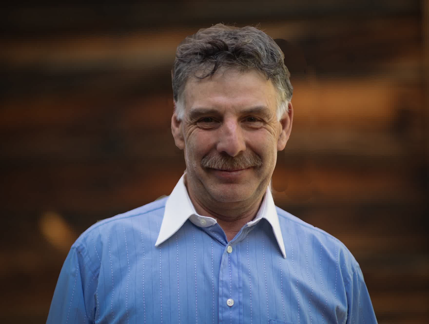 Daryl Devos headshot