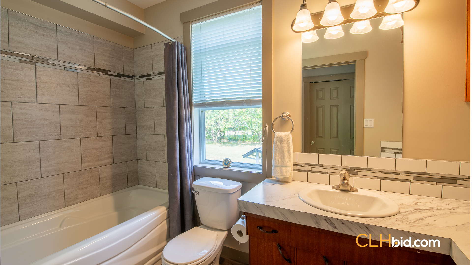 Web-SmallTownCharmInterior-5