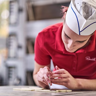 bindella-weinshop-ueber-uns-nachhaltigkeit-mitarbeitende-ausgezeichnet-top-ausbildungsbetrieb-nb3