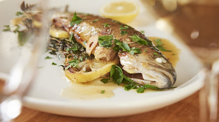 Gebratene Bachforelle: Trota di fiume