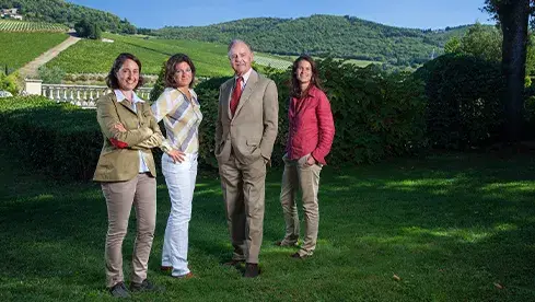 Familie Antinori Albiera, Allegra und Alessia (v. l. n. r.) mit ihrem Vater Marchese Piero Antinori