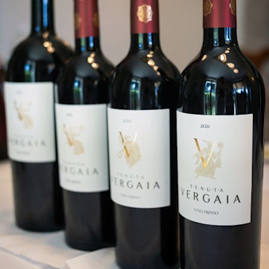 Flaschen mit verschiedenen Jahrgängen Vergaia