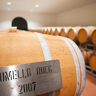 Die Barriquefässer des Produzenten Plozza liegen im schweizerischen Brusio