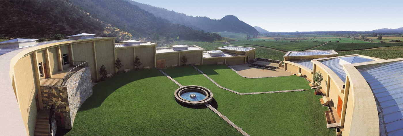 Das Hauptgebäude von Haras de Pirque hat die Form eines Hufeisens