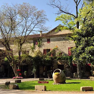 Schöner Garten auf dem Weingut Château Cabrières
