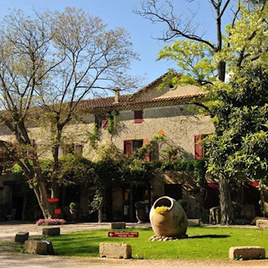 Schöner Garten auf dem Weingut Château Cabrières