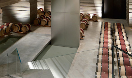 Moderner Massetokeller auf dem Weingut Masseto in der Toskana