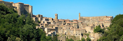 Das etruskerstädtchen Sovana ist die Heimat des Weinguts Aldobrandesca in der Toscana