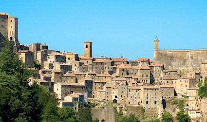 Das etruskerstädtchen Sovana ist die Heimat des Weinguts Aldobrandesca in der Toscana
