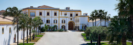 Blick auf die Cantine Florio in der Hafenstadt Marsala