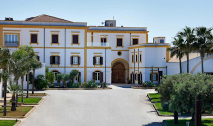 Blick auf die Cantine Florio in der Hafenstadt Marsala