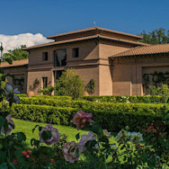 Hauptgebäude der Tenuta San Guido in der Toskana