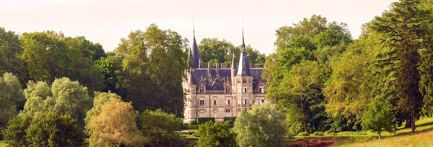 Der Hauptsitz des Weinguts Domaine de Ladoucette ist ein wunderschönes Schloss