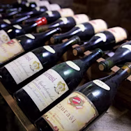 Alte Weine mit schönen Etiketten von Mastroberardino, gekeltert mit der Taurasi-Traube