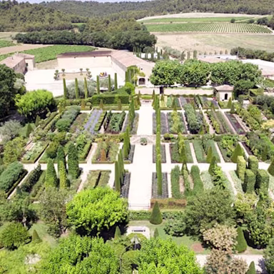 Der Hauptsitz vom Château Val Joanis lässt sich zeigen