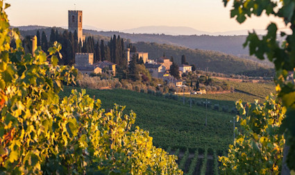 Blick auf das ehemalige Benediktinerkloster welches das Hauptgebäude des Weinguts Badia a Passignano ist