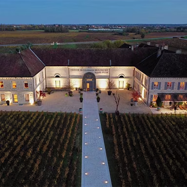 Hauptsitz der Domaines Famille Picard mit wunderschöner Beleuchtung