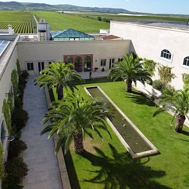 Innenhof der Tenuta Bocca di Lupo