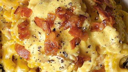 Teller mit köstlichen Penne al Carbonara