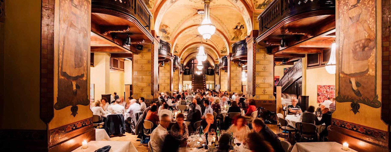 bindella-blog-gastro-kornhauskeller-restaurant-mit-gaestenherobild