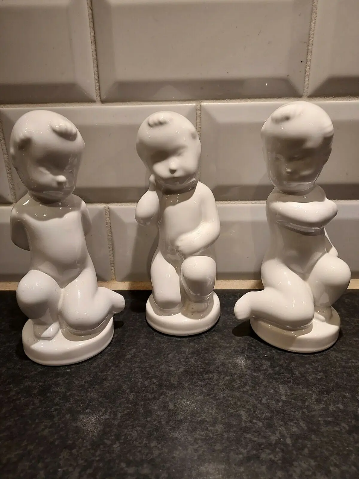 De tre klassiske figurer fra Søholm sælges samlet for 100 kroner. Du kan hente dem hos Rasmus i København eller få dem sendt med posten.