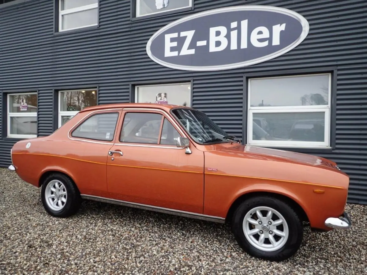 Denne vanvittigt velholdte Ford Escort sælges af EZ-Biler i Them for 99.900 kroner.