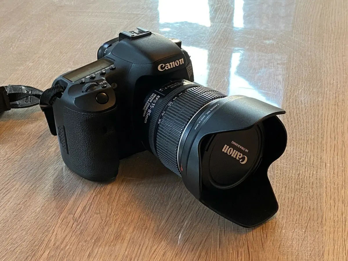 Dette spejlrefleks fra Canon er model 70D. Det kan blive dit for 4.200 og kan hentes hos Mogens i Vinderup.