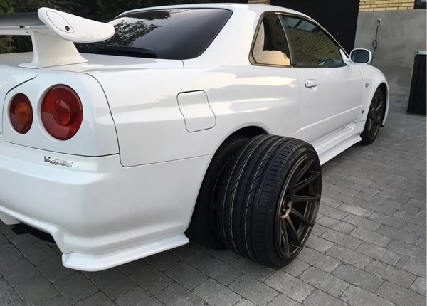 Peters Nissan Skyline R34 GT-R...