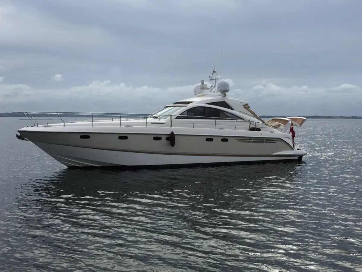 Båden er en Fairline Targa 52 MK II