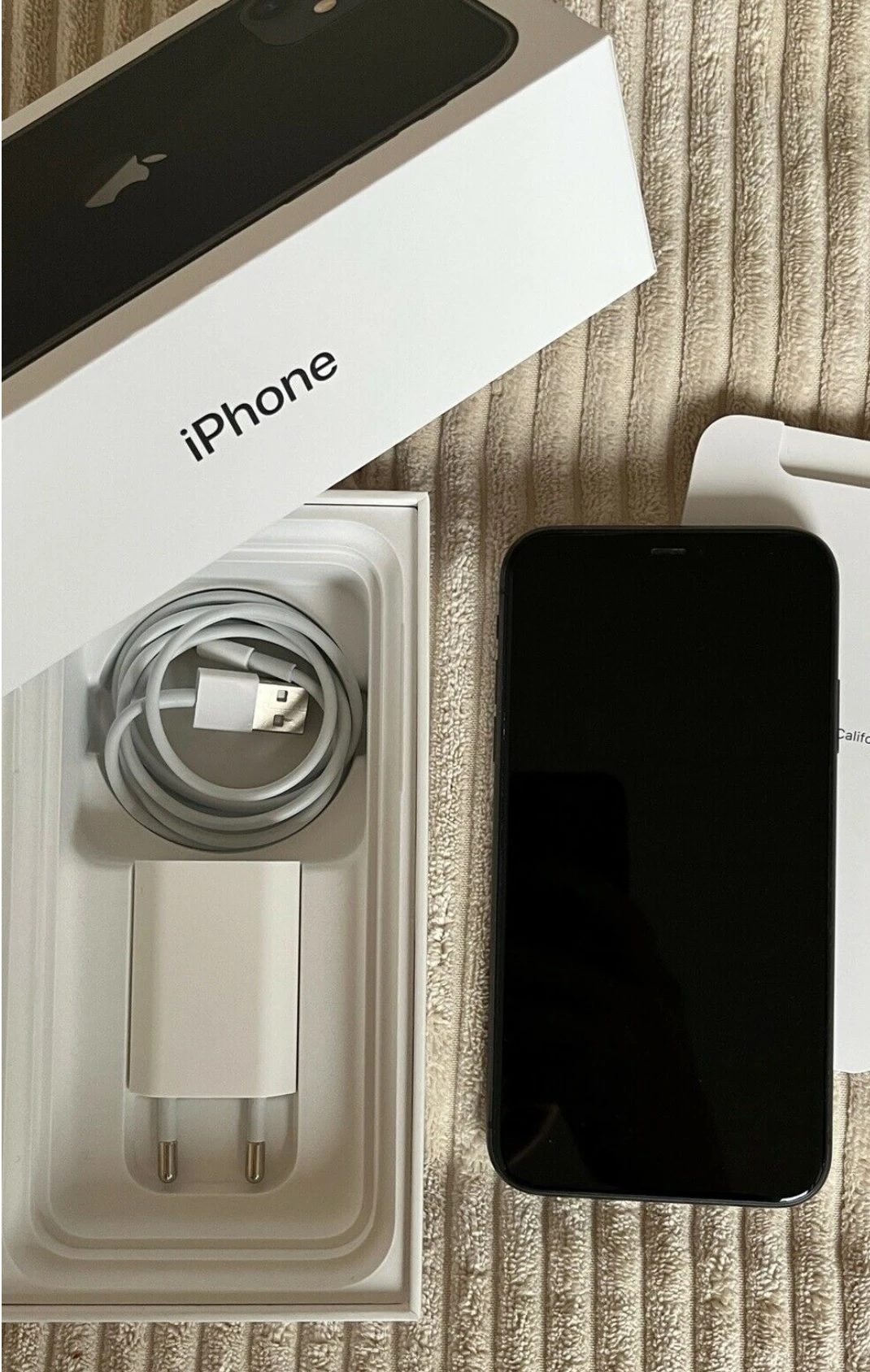 3.800 kroner skal du punge ud med, hvis denne iPhone 11 med 64 GB skal blive den. Den har Louisa lige nu til salg på DBA, og hun bor i Regstrup på Midtsjælland