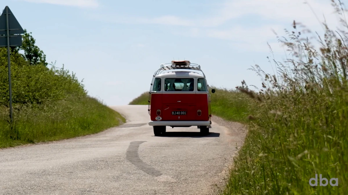 Et rugbrød. Det synes man, bussen lignede, og derfor har køretøjet fået kælenavnet 'rugbrød'