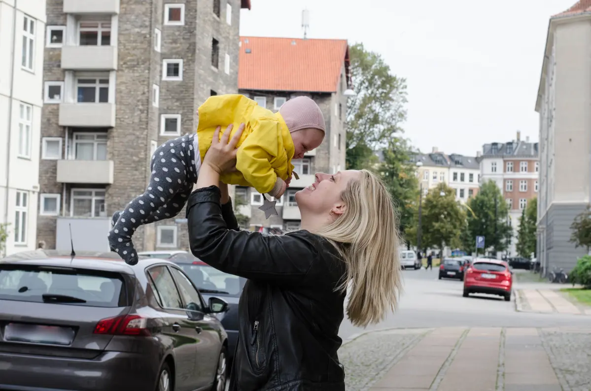 Louise fra Nørrebro er fraskilt mor til to. Hun har ikke frygtelig mange penge i hverdagen og genbruger derfor en hel del. Hendes genbrugsvaner kan du høre og se i videoen, som DBA har optaget med hende. Vi har linket til den over dette billede